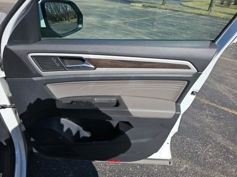 Used 2023 Volkswagen Atlas SE w/ Black Wheel Package image 15