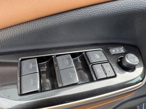 Used 2025 Toyota Crown Limited w/ Advanced Technology Package image 11