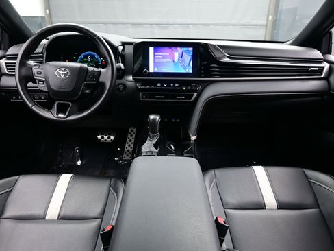 Used 2025 Toyota Camry SE image 17