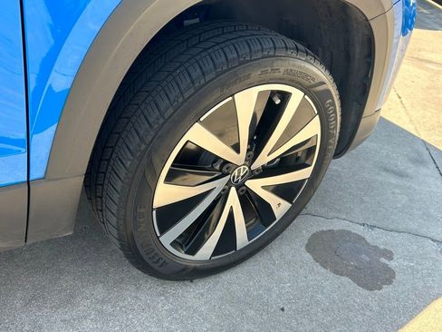 Certified 2023 Volkswagen Taos SE image 43