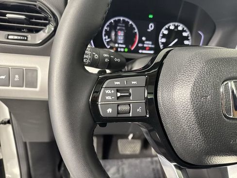 Certified 2025 Honda Pilot Touring image 13