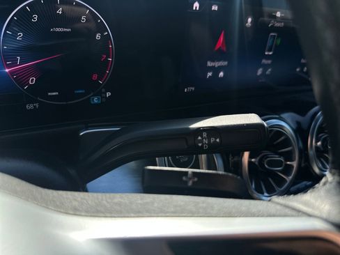 Used 2025 Mercedes-Benz GLB 250 4MATIC image 32