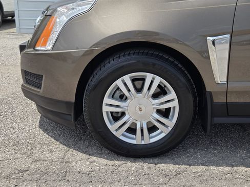 Used 2015 Cadillac SRX Luxury w/ Driver Awareness Package FWD image 9