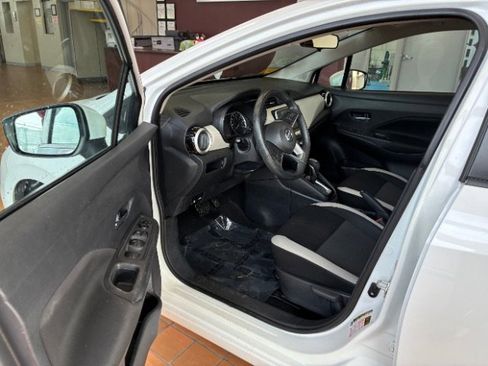 Used 2021 Nissan Versa SV image 12