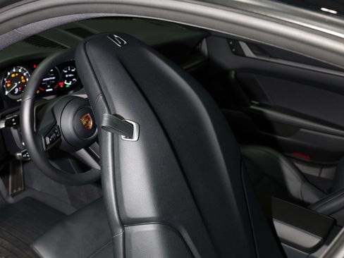 Used 2022 Porsche 911 Carrera RWD image 18