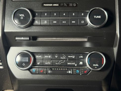 Used 2018 Ford Expedition Limited w/ Equipment Group 301A AWD/4WD image 44