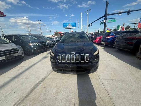 Used 2016 Jeep Cherokee Sport FWD image 1