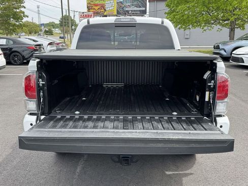 Used 2023 Toyota Tacoma TRD Off-Road w/ Technology Package AWD/4WD image 16