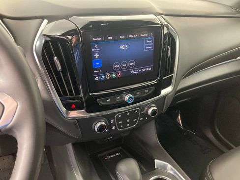Used 2023 Chevrolet Traverse LT w/ Rear Camera Mirror Package AWD/4WD image 2