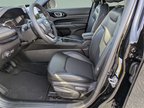 New 2026 Jeep Compass Latitude image 30