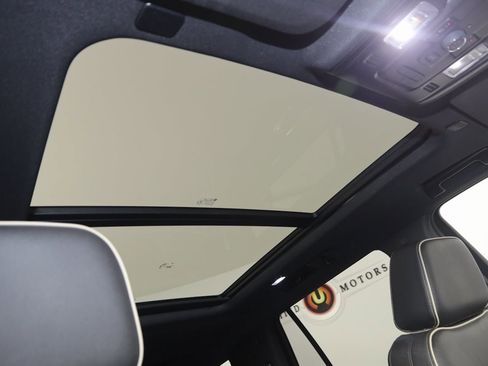 Used 2022 GMC Yukon SLT w/ SLT Premium Package image 11