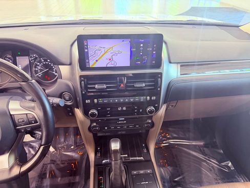 Used 2023 Lexus GX 460 Luxury w/ Accessory Package AWD/4WD image 24