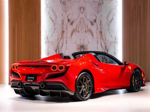 Used 2022 Ferrari F8 Tributo RWD image 3