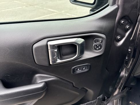 Used 2025 Jeep Wrangler Sport S image 14