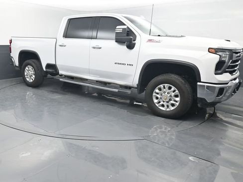 Used 2024 Chevrolet Silverado 2500 LTZ w/ LTZ Convenience Package image 7