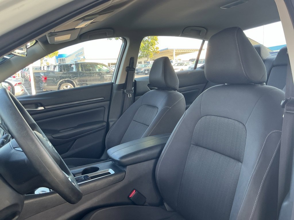 Used 2025 Nissan Altima 2.5 SV FWD image 16