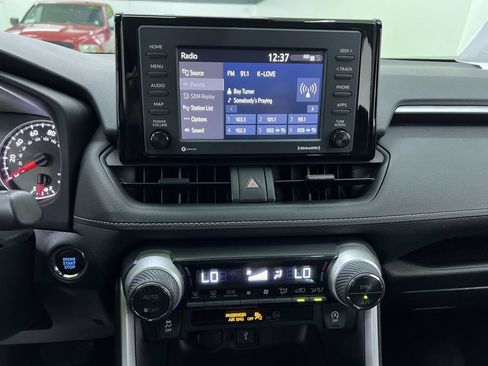 Used 2021 Toyota RAV4 XLE AWD/4WD image 21