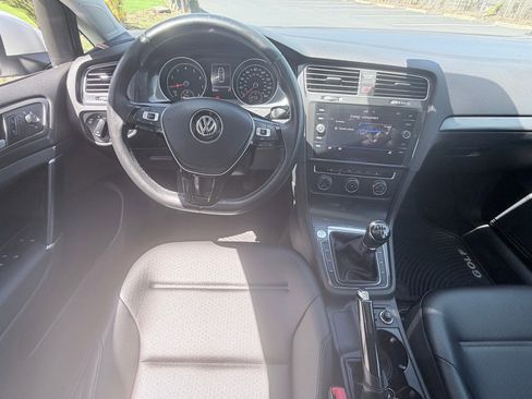 Used 2019 Volkswagen Golf SE FWD image 10