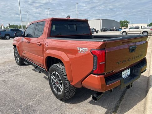 Used 2025 Toyota Tacoma TRD Sport w/ TRD Sport Premium Package AWD/4WD image 8