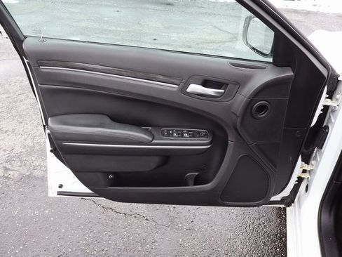 Used 2016 Chrysler 300 Limited image 22