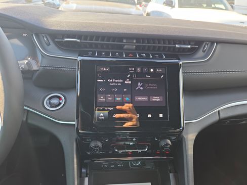 New 2025 Jeep Grand Cherokee L Altitude image 12