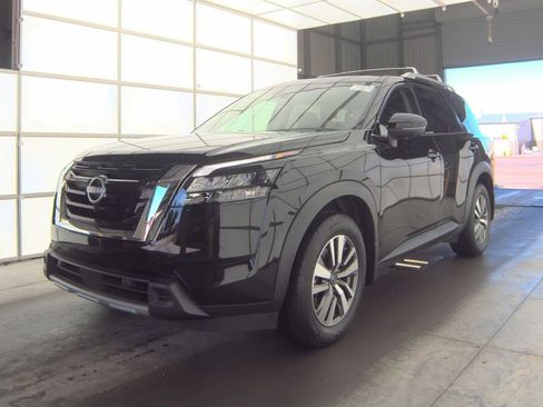 Used 2025 Nissan Pathfinder SL AWD/4WD image 1