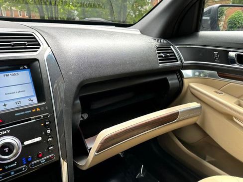 Used 2017 Ford Explorer Limited image 35