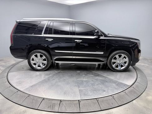 Used 2019 Cadillac Escalade Luxury AWD/4WD image 4