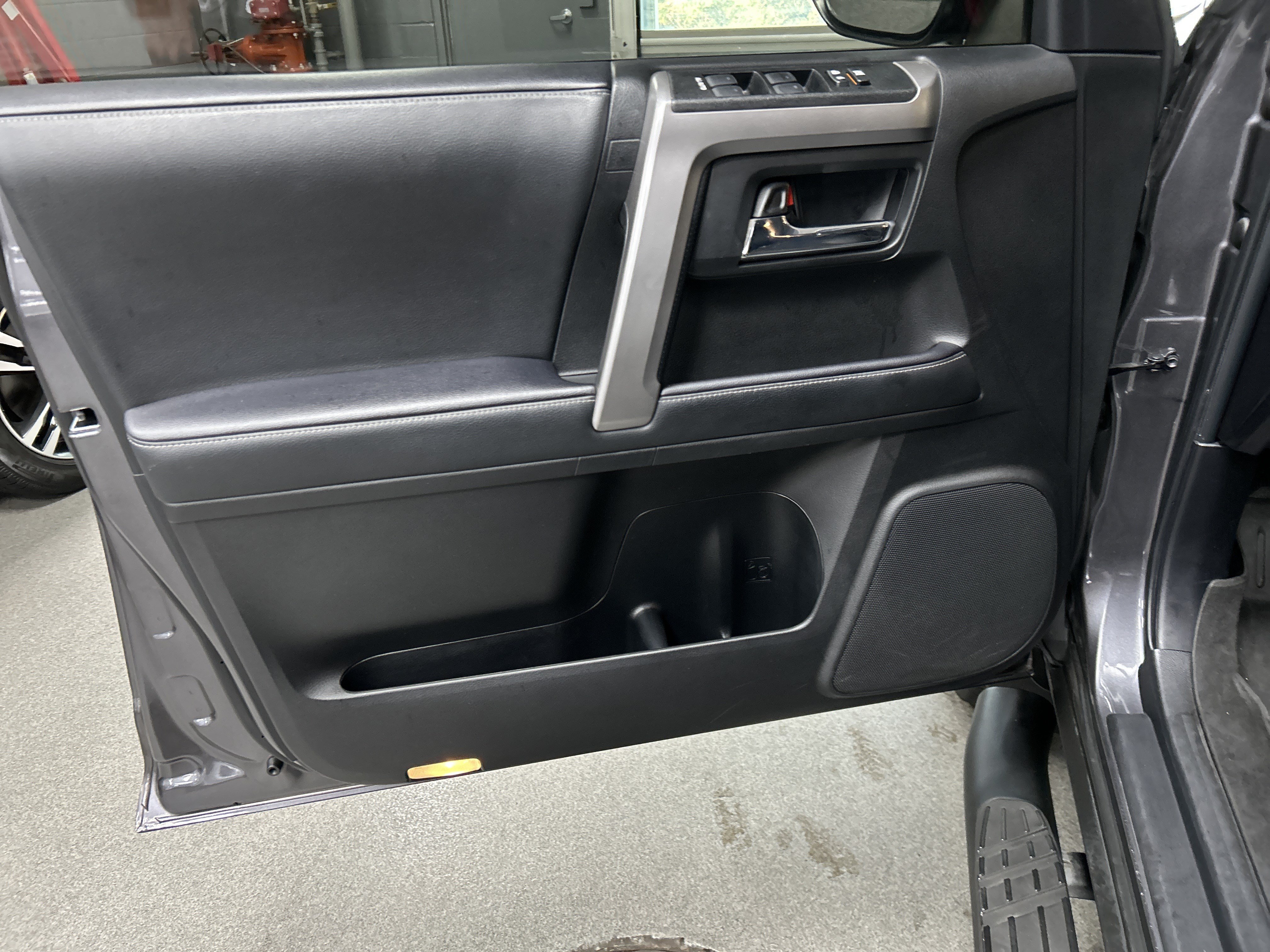 Used 2021 Toyota 4Runner SR5 Premium w/ Moonroof Package RWD image 14
