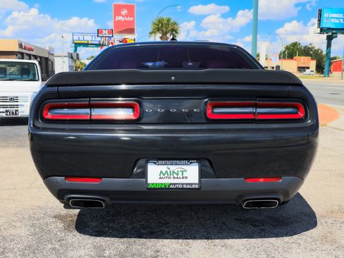 Used 2015 Dodge Challenger R/T Scat Pack w/ Scat Pack Appearance Package image 12