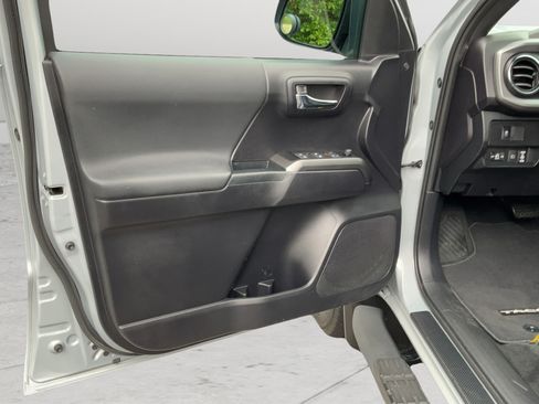 Used 2020 Toyota Tacoma TRD Sport RWD image 11
