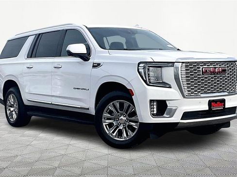 Used 2023 GMC Yukon XL Denali image 12