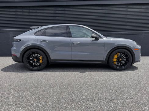 Certified 2024 Porsche Cayenne Turbo GT AWD/4WD image 11