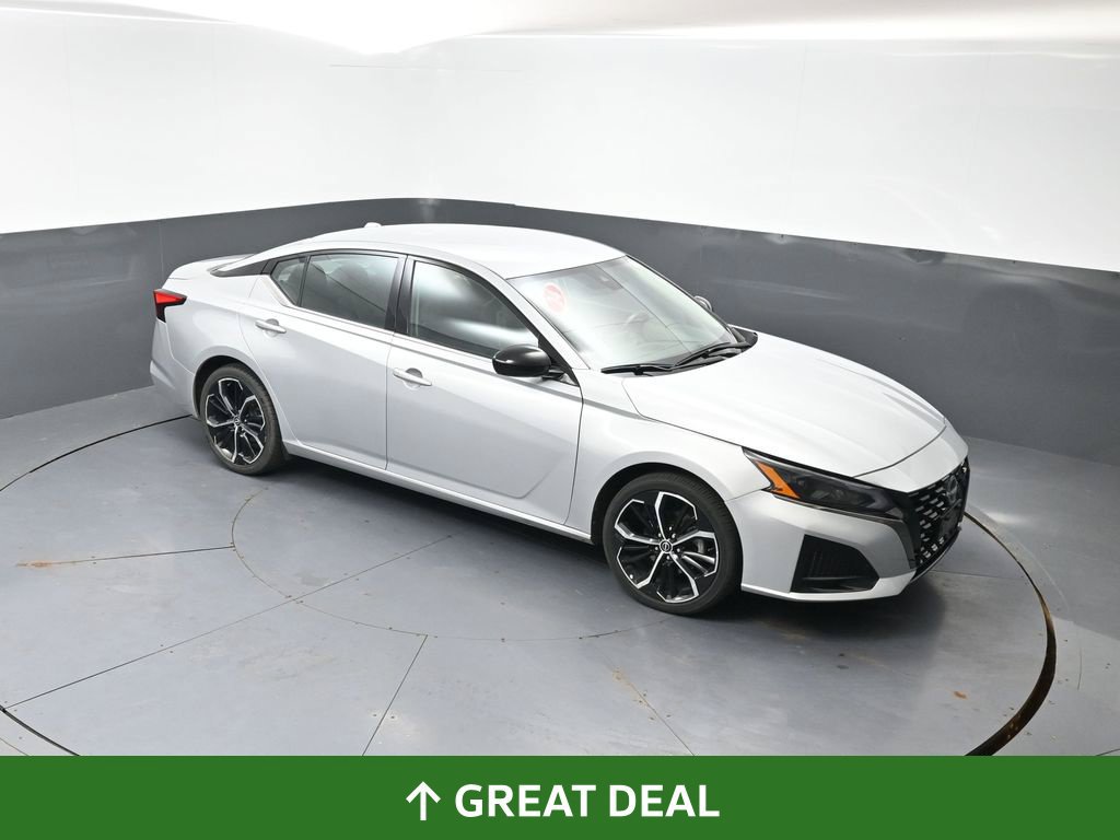 Used 2024 Nissan Altima 2.5 SR FWD image 43