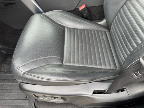 Used 2023 Land Rover Discovery S R-Dynamic image 9