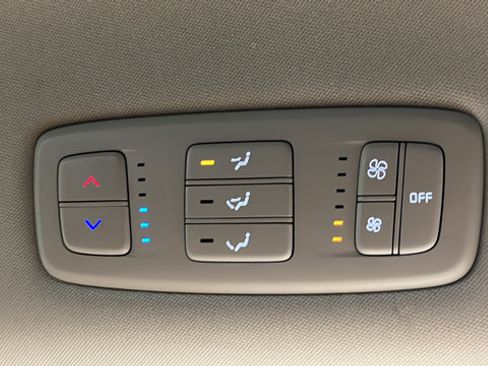 Used 2024 Kia Carnival LX FWD image 34