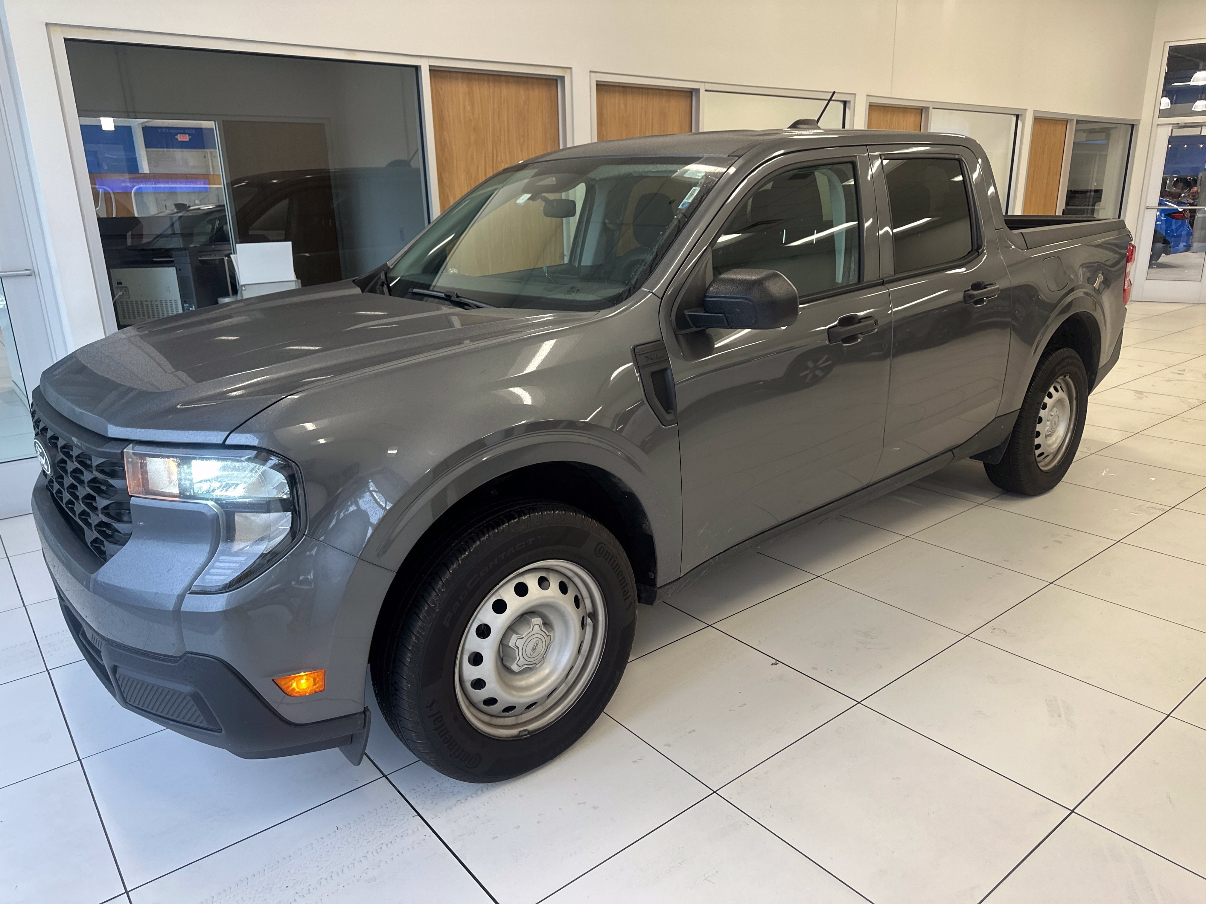 Used 2025 Ford Maverick XL w/ Equipment Group 102A AWD/4WD image 4