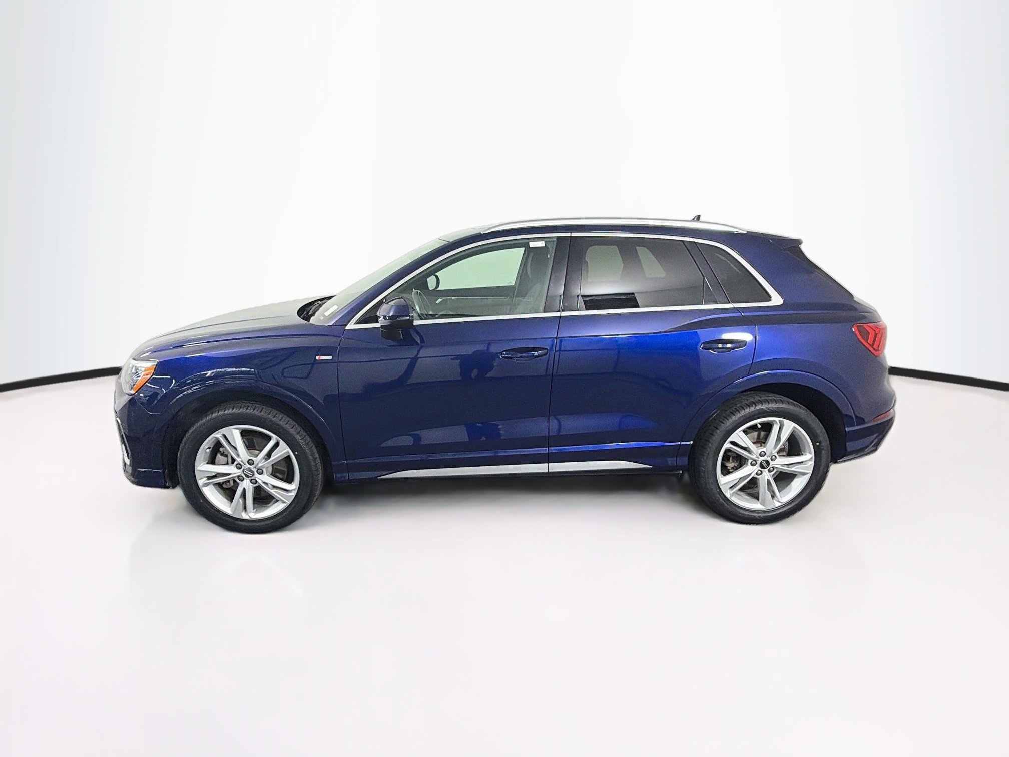 Used 2021 Audi Q3 2.0T Premium w/ Convenience Package AWD/4WD image 4