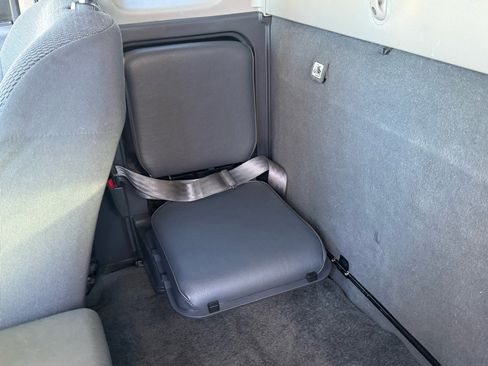 Used 2002 Nissan Frontier XE image 10