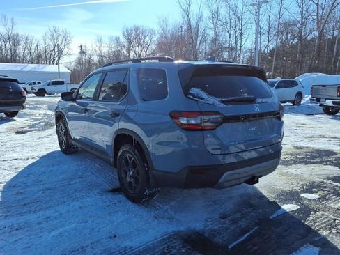 Used 2023 Honda Pilot TrailSport image 3