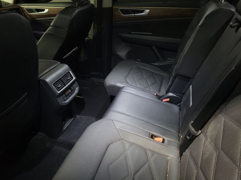 Used 2024 Volkswagen Atlas SE w/ Panoramic Sunroof Package image 12