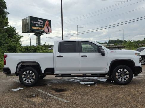 Used 2024 Chevrolet Silverado 2500 Custom w/ Custom Value Package AWD/4WD image 3