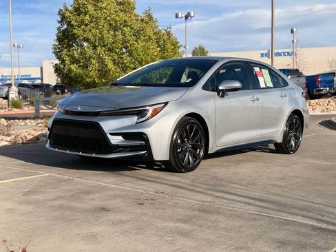 Used 2026 Toyota Corolla SE image 3