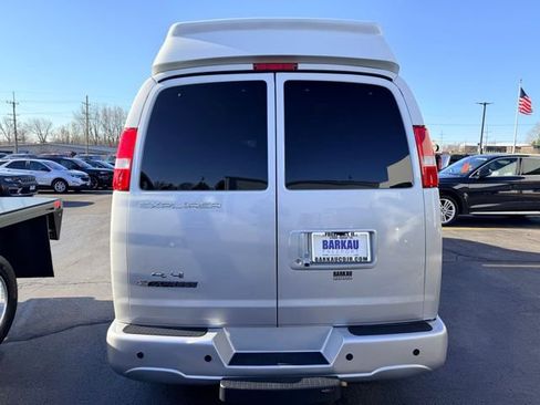 Used 2019 Chevrolet Express 2500 Extended w/ Enhanced Convenience Package RWD image 4
