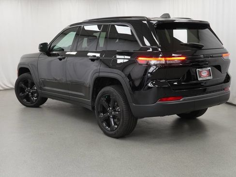 Used 2026 Jeep Grand Cherokee Limited w/ Limited Altitude Package AWD/4WD image 18