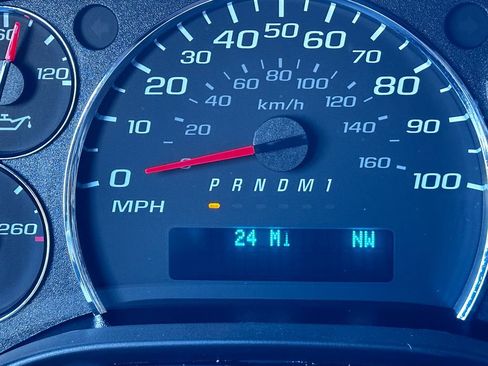 Used 2025 Chevrolet Express 2500 Extended w/ Communications Package image 4