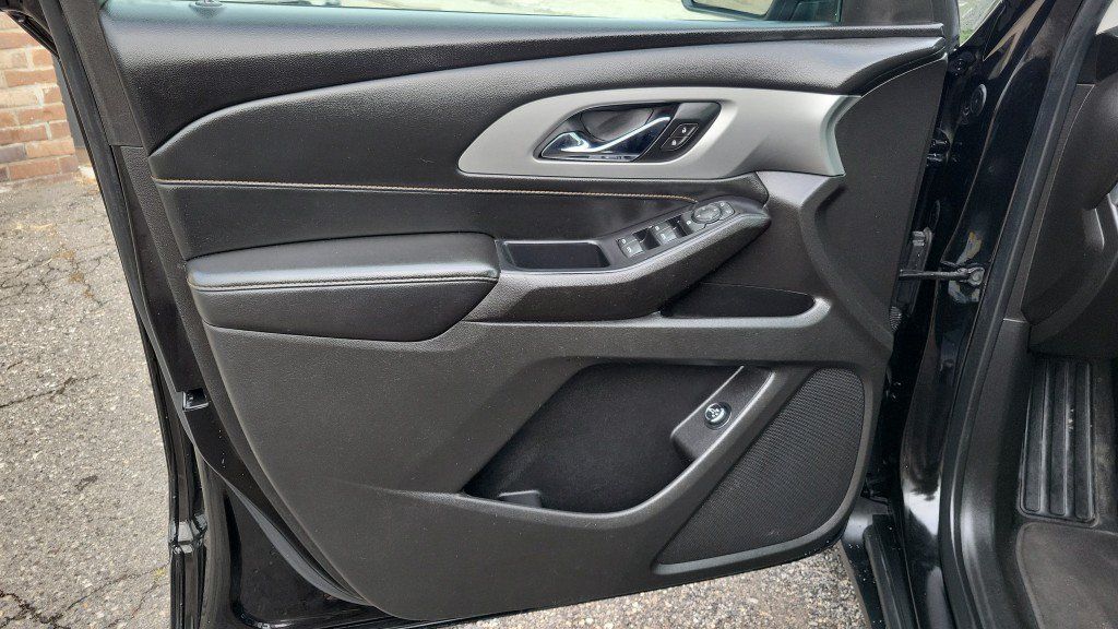 Used 2021 Chevrolet Traverse LT FWD image 13