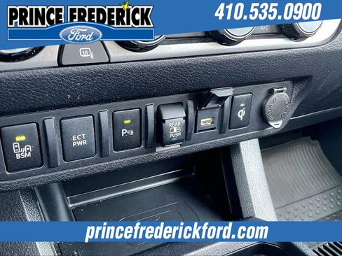 Used 2022 Toyota Tacoma TRD Sport w/ Technology Package image 32