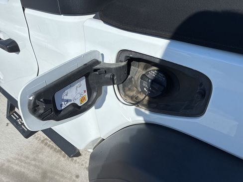 Used 2020 Jeep Gladiator Sport w/ Quick Order Package 24S image 18