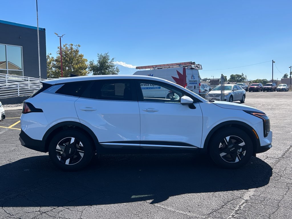 Used 2026 Kia Sportage LX FWD image 2